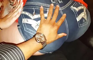 XXX 热的电影,猫,猫,运行下来的行与一对恋人 美丽的女孩色情视频