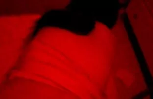 XXX 模型裸体的狗屎所有孔的画家，袜子，礼服 妈妈性完整的电影