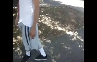 XXX 偷窥海滩电影是一个女孩。 在线观看色情电影