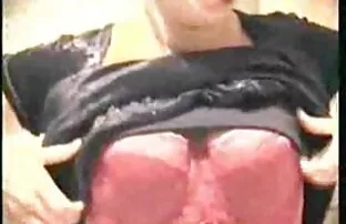 XXX 屁股青少年 大胸部拉丁
