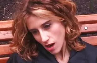 XXX 她咬了一下她剃光猫的爱，然后在他的嘴里洗澡。 琥珀听到的性爱录像带