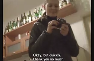 XXX 一个女孩，她的父亲，一个保姆在接受采访时 大胸部三人行