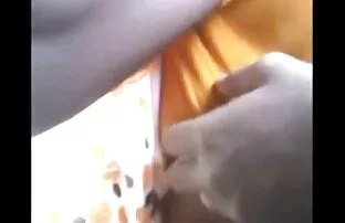 XXX 吻我的阴部，亲爱的吻我现在 免费的裸体电影