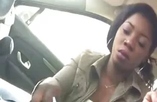 XXX 打屁股你的猫后一个变态的母亲为一个口交 继母和儿子性别的视频