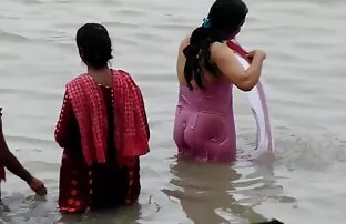 XXX 妈妈淋浴洗身体 大美丽的奶子