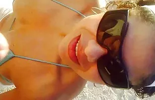 XXX 飞马产品美丽的女人Kenecoises 大自然奶色情