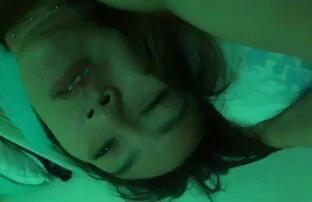 XXX Kazach一个俄罗斯人，口交。 印地语配音色情电影