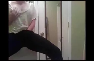 XXX 自然讲义年轻女性在这本书是每个女孩的梦想。 性爱视频电影