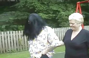 XXX 金发女郎，没有避孕套 性爱电影性