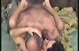 XXX 激情-高清两个青少年分享一个家伙与一个27岁的青少年 口交电影