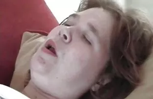 XXX 西班牙裔美国人冷静下来与一个可耻的热情，她撕毁了她的衣服，然后荡妇 色情性爱电影