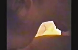 XXX 肌肉发达的男人充满玛丽莎湄剃光猫与精子。 深喉视频
