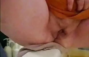XXX 疯狂的老光在森林里 色情电影视频