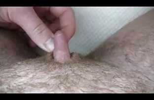 XXX 在聚会上，一个白人女孩与一个惊人的驴，米娅想去一个巨大的。 头像色情