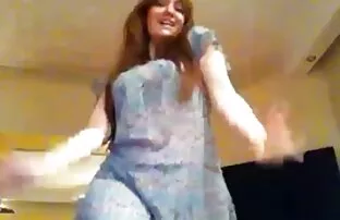 XXX 佩特拉布莱尔尝试第一个荣耀 免费的色情全高清