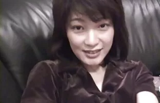 XXX 迷人的天使一个黑公鸡在她的屁股 经典的色情管
