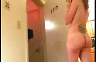 XXX 铜而不是三个瑜伽课。 大胸部接吻