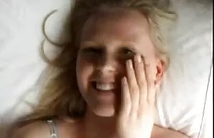 XXX 我妻子强迫我在工作中作弊。 免费在线色情电影